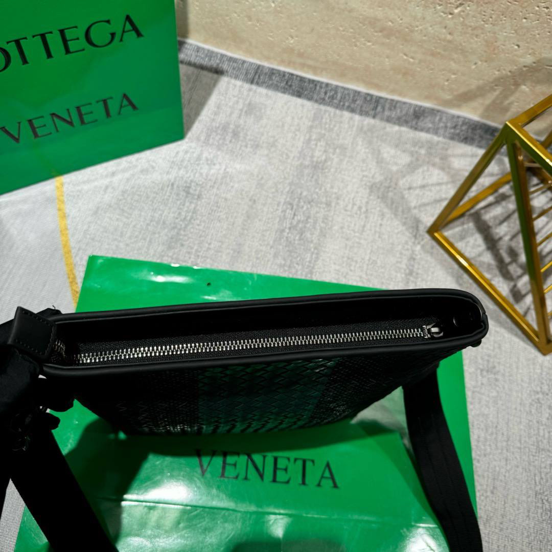 МУЖСКАЯ СУМКА МЕССЕНДЖЕР BOTTEGA VENETA детальное фото