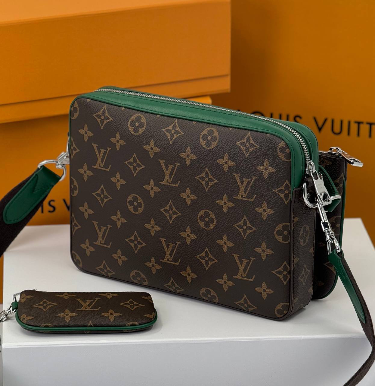 МУЖСКАЯ СУМКА МЕССЕНДЖЕР LOUIS VUITTON детальное фото