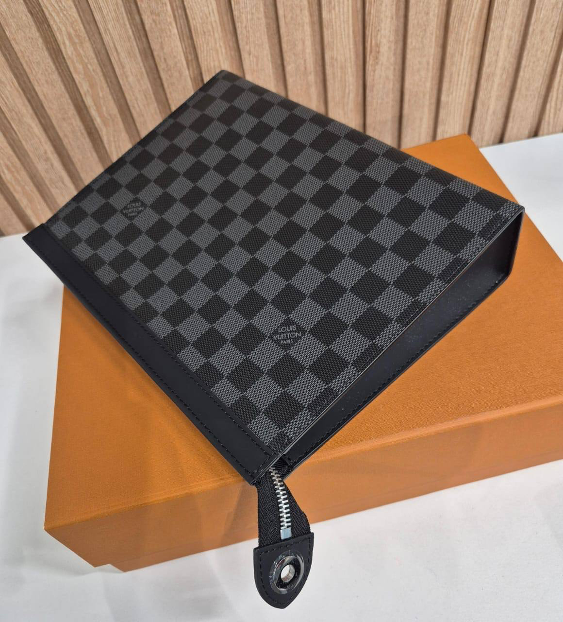 МУЖСКОЙ КЛАТЧ LOUIS VUITTON детальное фото