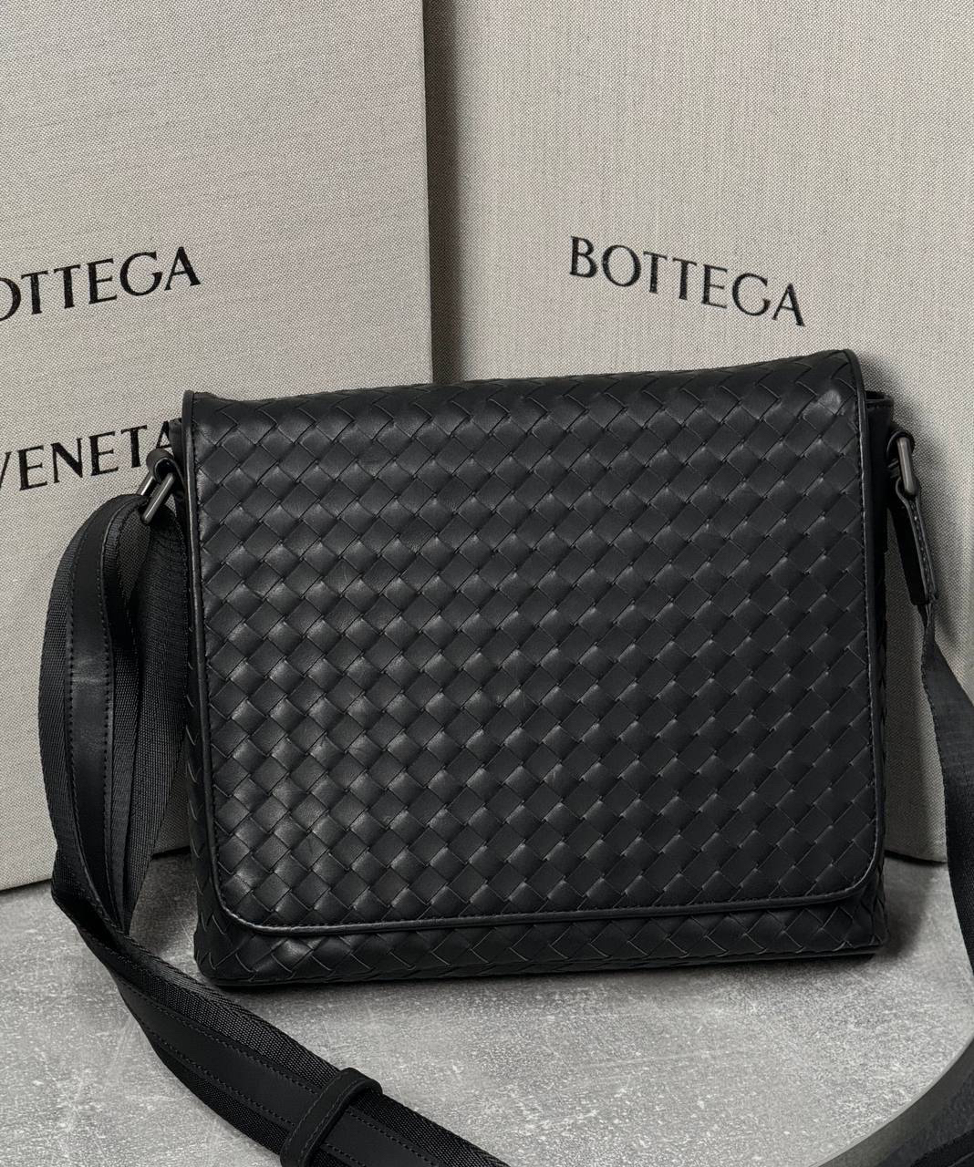 МУЖСКАЯ СУМКА МЕССЕНДЖЕР BOTTEGA VENETA детальное фото
