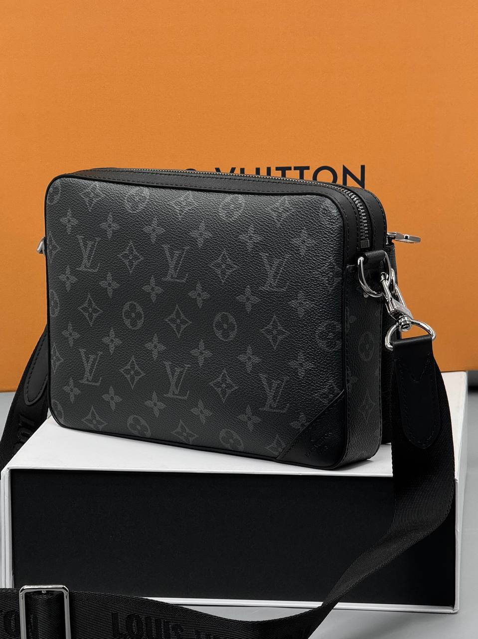 МУЖСКАЯ СУМКА МЕССЕНДЖЕР LOUIS VUITTON детальное фото