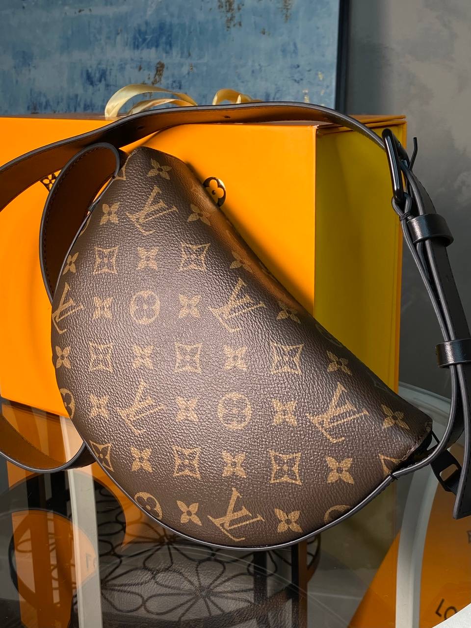 МУЖСКАЯ СУМКА СЛИНГ LOUIS VUITTON детальное фото
