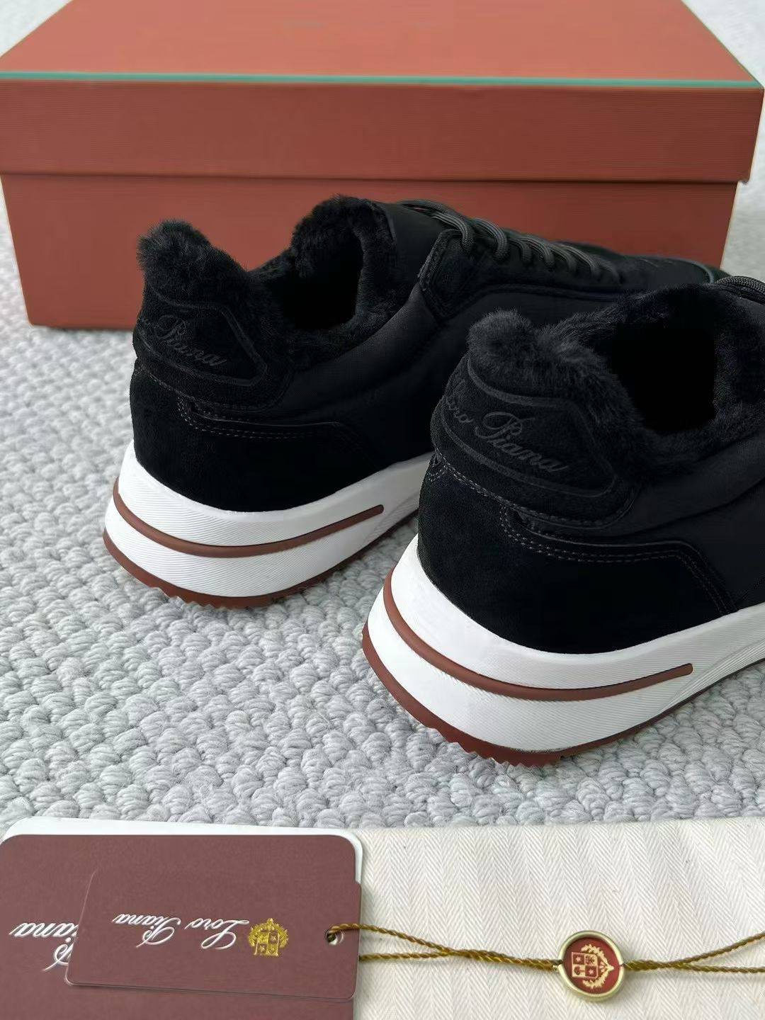 МУЖСКИЕ КРОССОВКИ LORO PIANA детальное фото