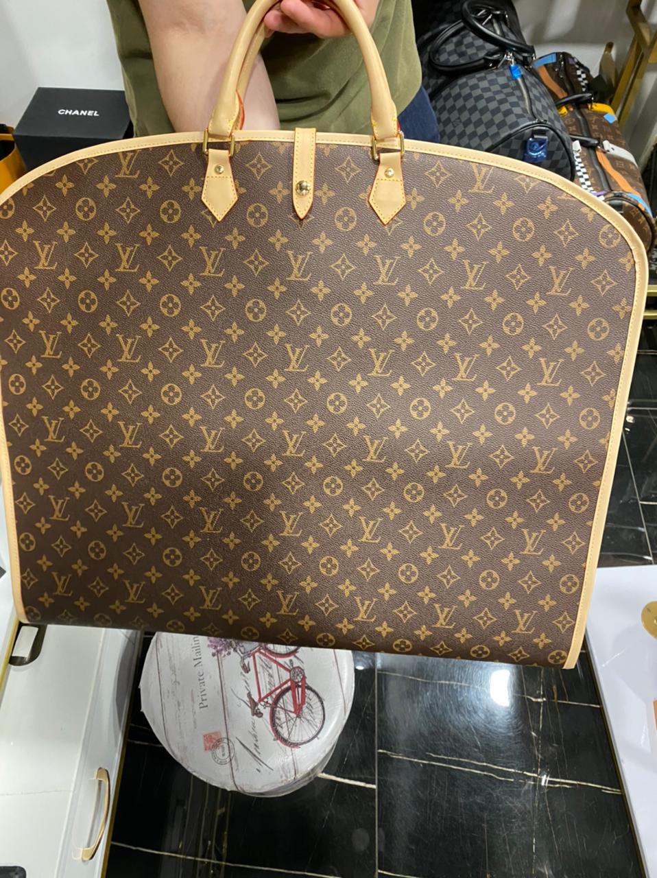 ПОРТПЛЕД LOUIS VUITTON детальное фото