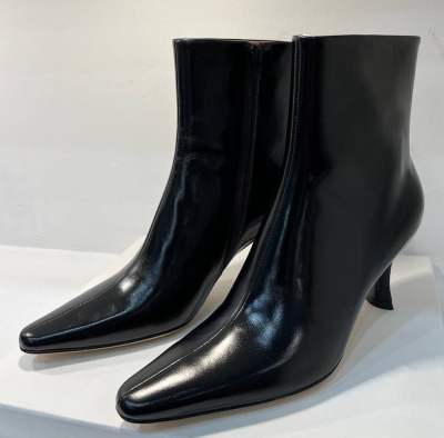 БОТИЛЬОНЫ BY FAR фото