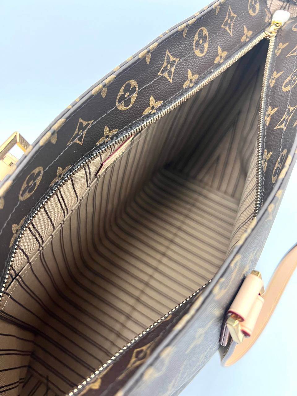 СУМКА LOUIS VUITTON детальное фото