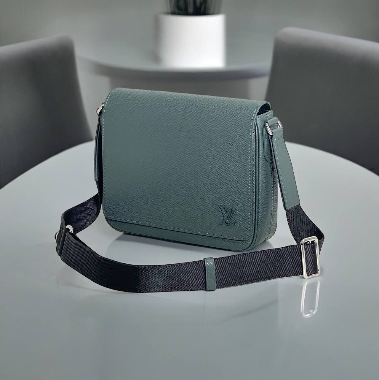 МУЖСКАЯ СУМКА МЕССЕНДЖЕР LOUIS VUITTON детальное фото
