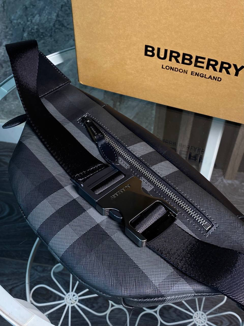 МУЖСКАЯ СУМКА СЛИНГ BURBERRY детальное фото