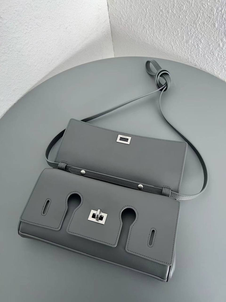 СУМКА BALENCIAGA BEL AIR детальное фото