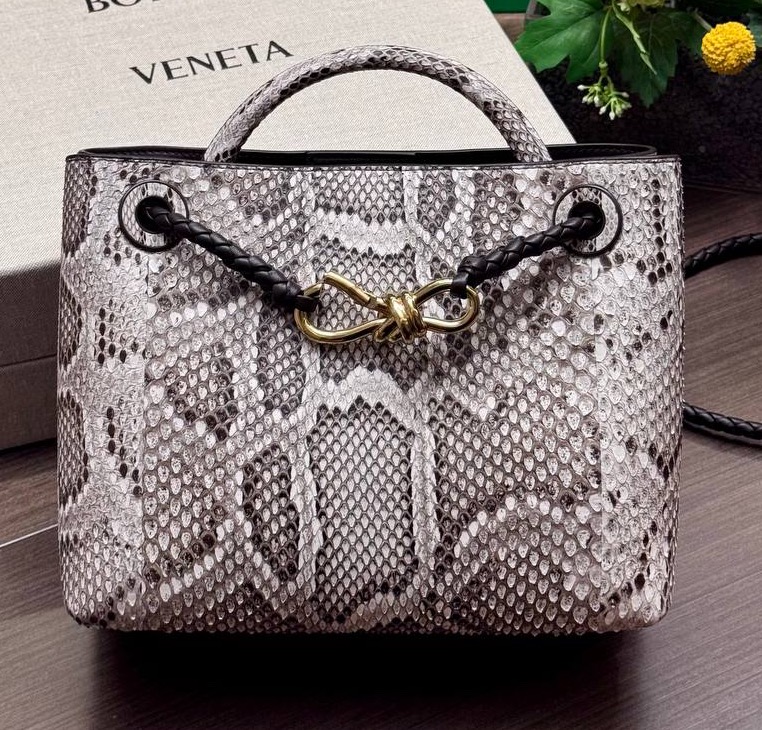 СУМКА BOTTEGA VENETA ANDIAMO SHOULDER BAG PYTHON фото