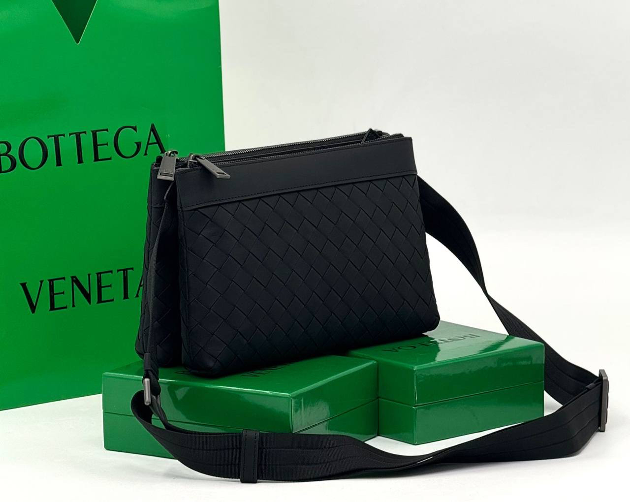 МУЖСКАЯ СУМКА МЕССЕНДЖЕР BOTTEGA VENETA детальное фото