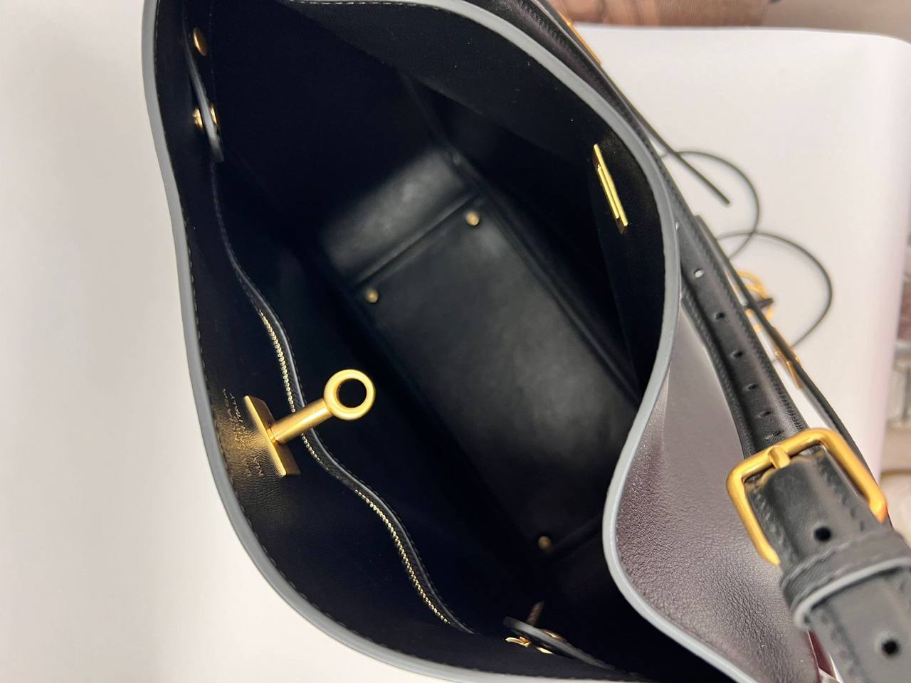 СУМКА BALENCIAGA BEL AIR LARGE детальное фото