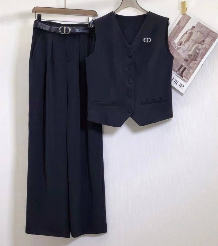 КОСТЮМ CHRISTIAN DIOR фото