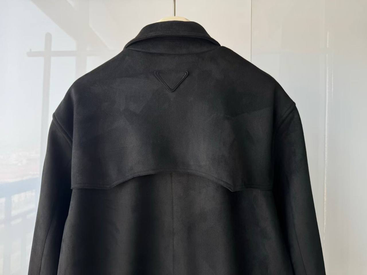 МУЖСКАЯ КУРТКА PRADA детальное фото