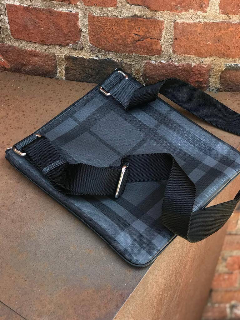 МУЖСКАЯ СУМКА МЕССЕНДЖЕР BURBERRY детальное фото