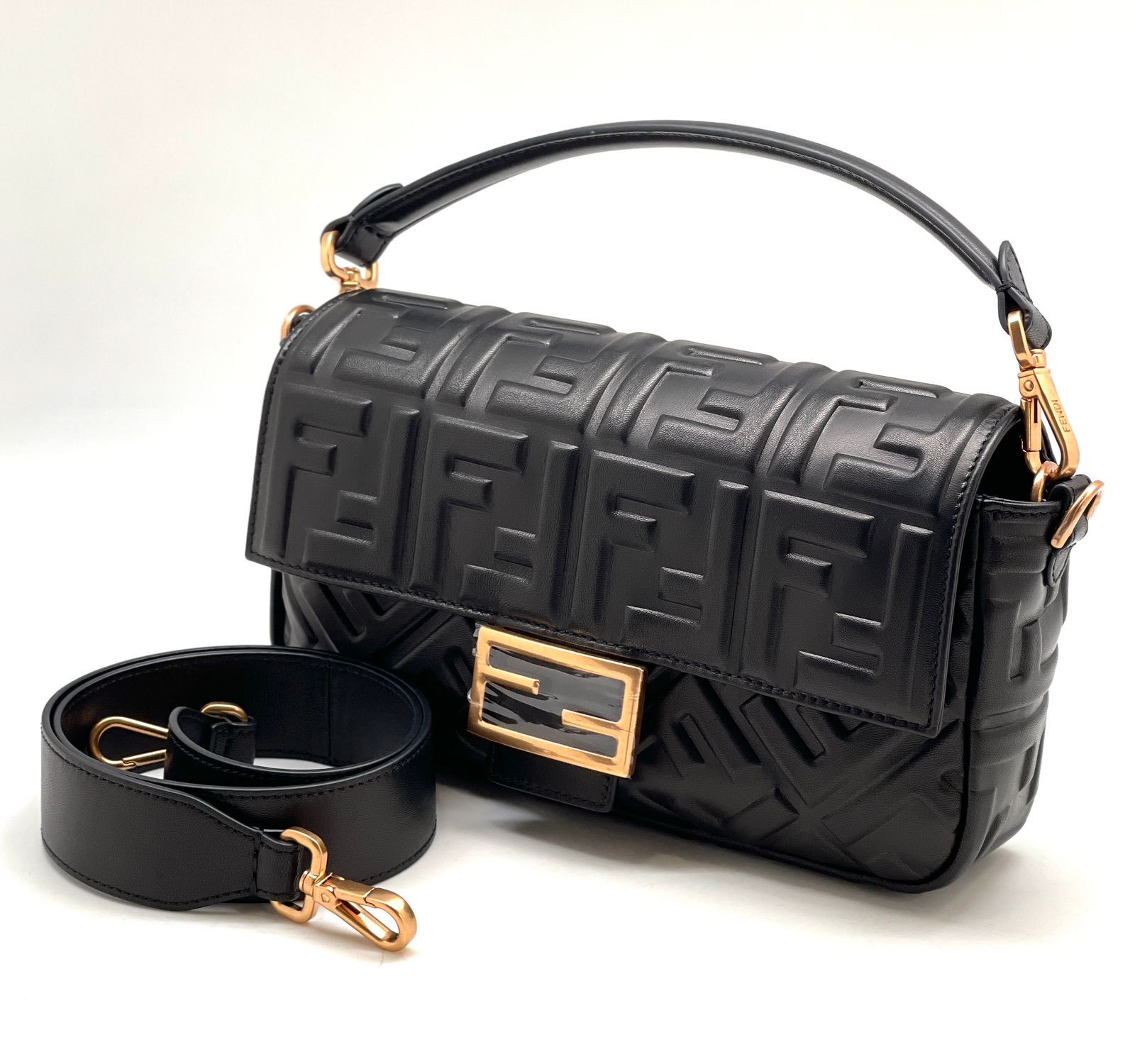 СУМКА FENDI BAGUETTE детальное фото