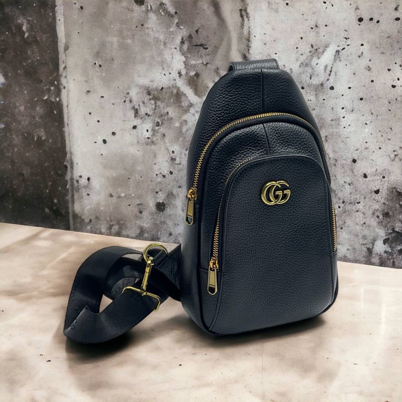 МУЖСКАЯ СУМКА СЛИНГ GUCCI детальное фото