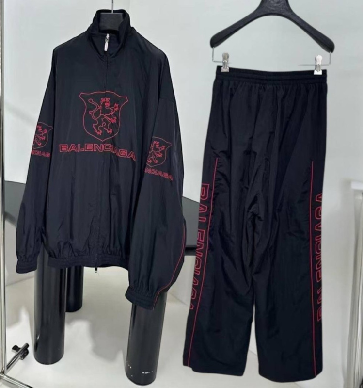 КОСТЮМ BALENCIAGA фото