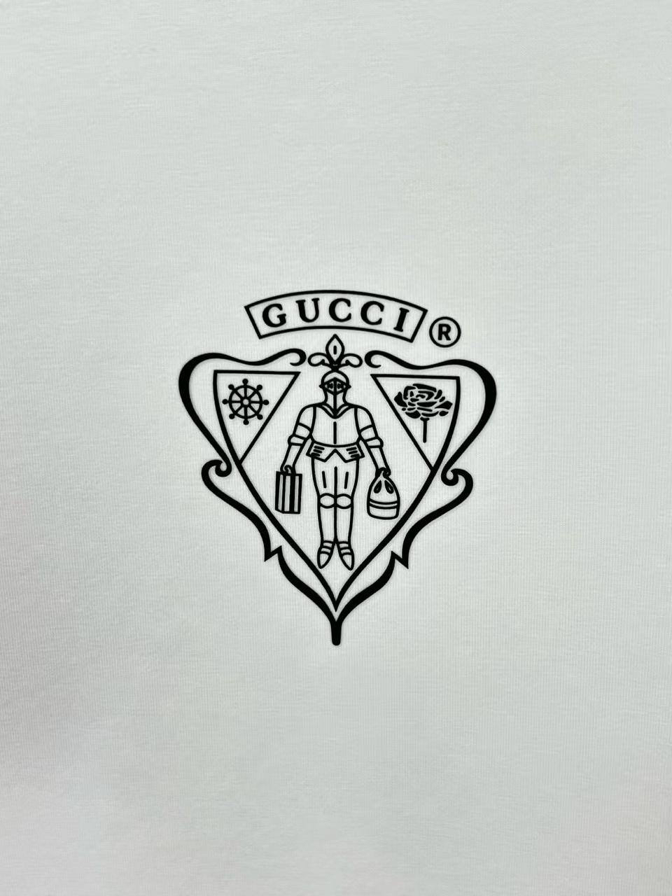 МУЖСКАЯ ФУТБОЛКА GUCCI детальное фото
