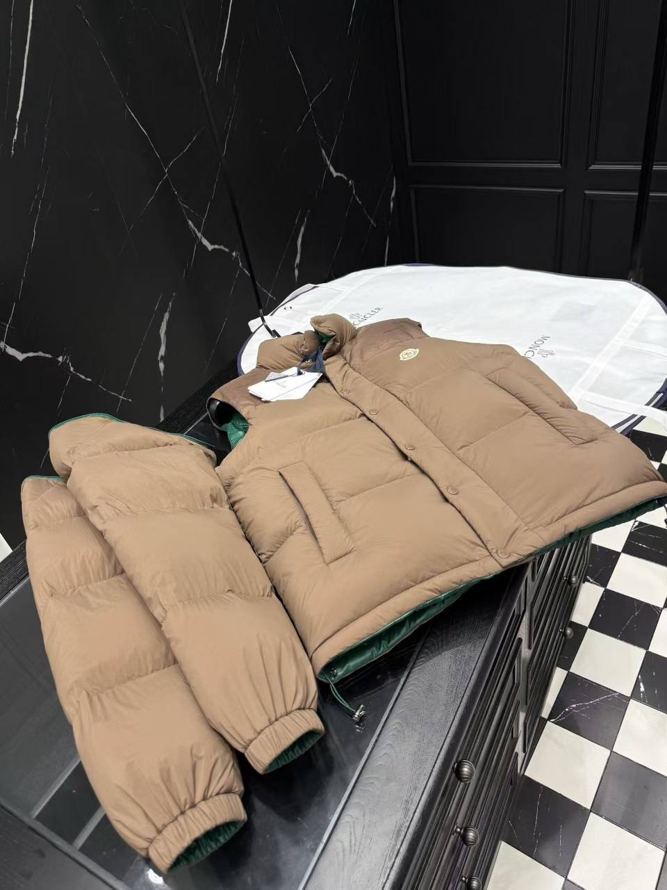 МУЖСКОЙ ПУХОВИК ДВУСТОРОННИЙ MONCLER детальное фото