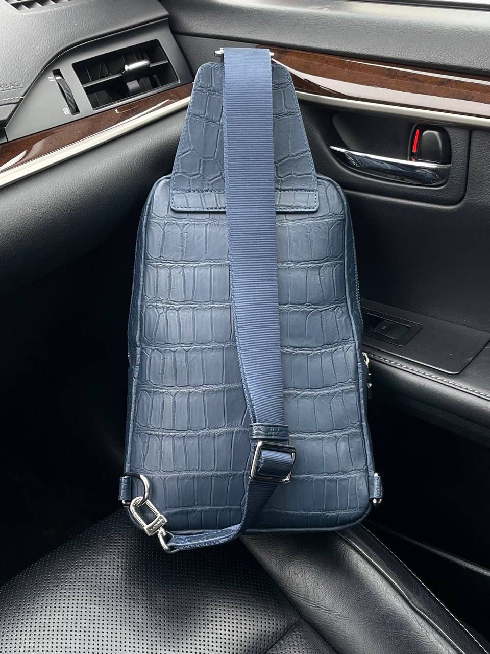 МУЖСКАЯ СУМКА СЛИНГ LOUIS VUITTON детальное фото