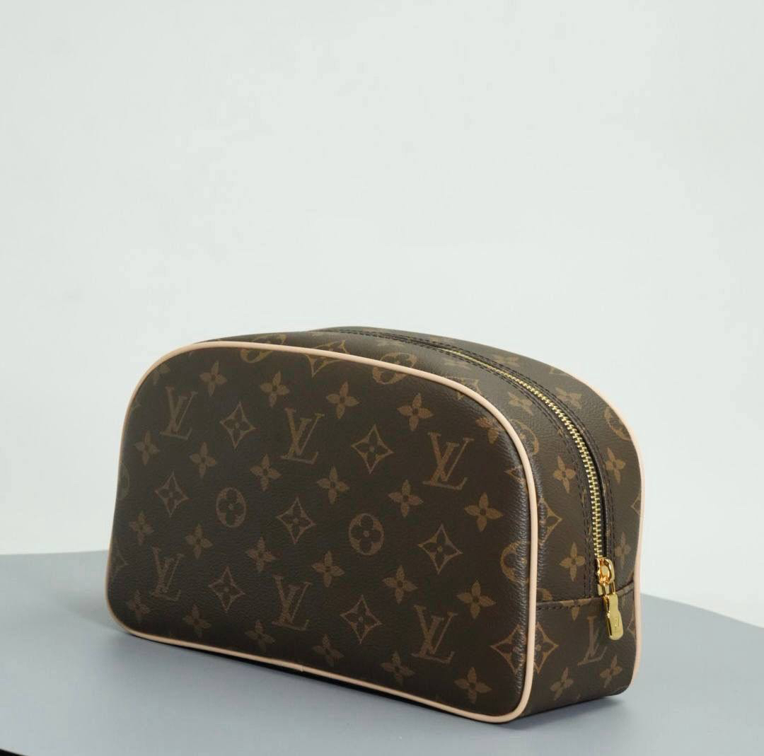МУЖСКОЙ НЕСЕССЕР КОСМЕТИЧКА LOUIS VUITTON детальное фото