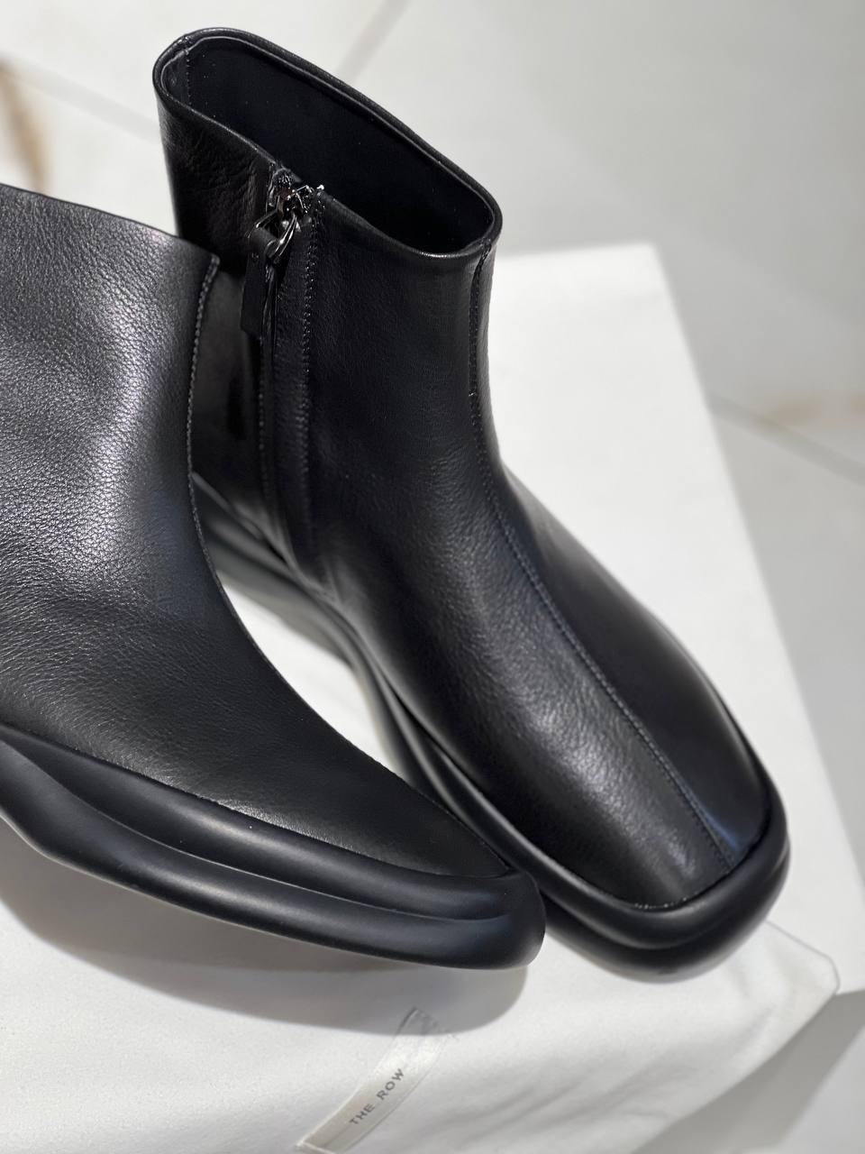 БОТИЛЬОНЫ THE ROW детальное фото