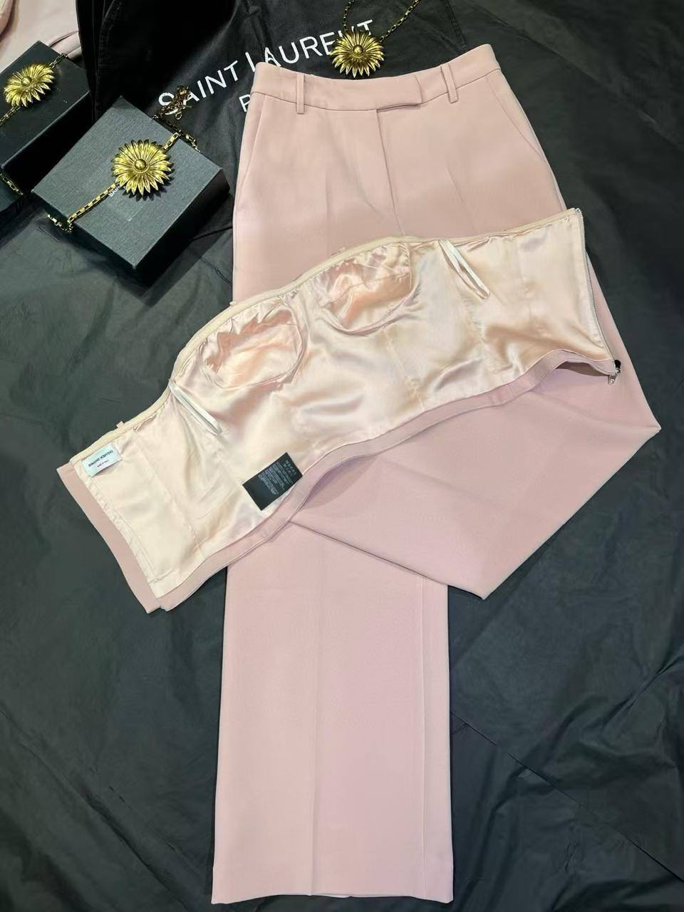 КОСТЮМ SAINT LAURENT детальное фото