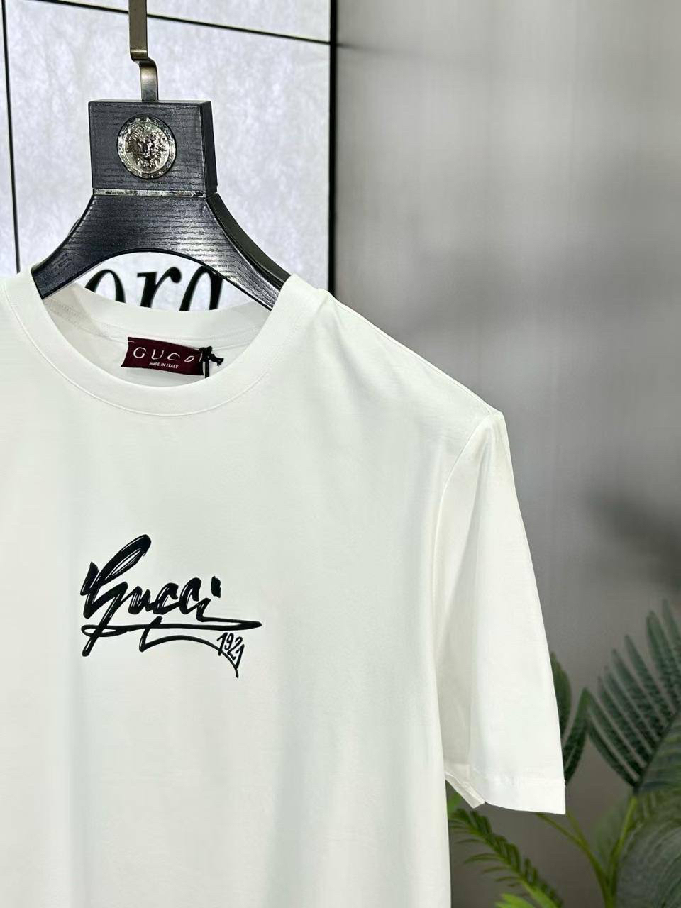 МУЖСКАЯ ФУТБОЛКА GUCCI детальное фото