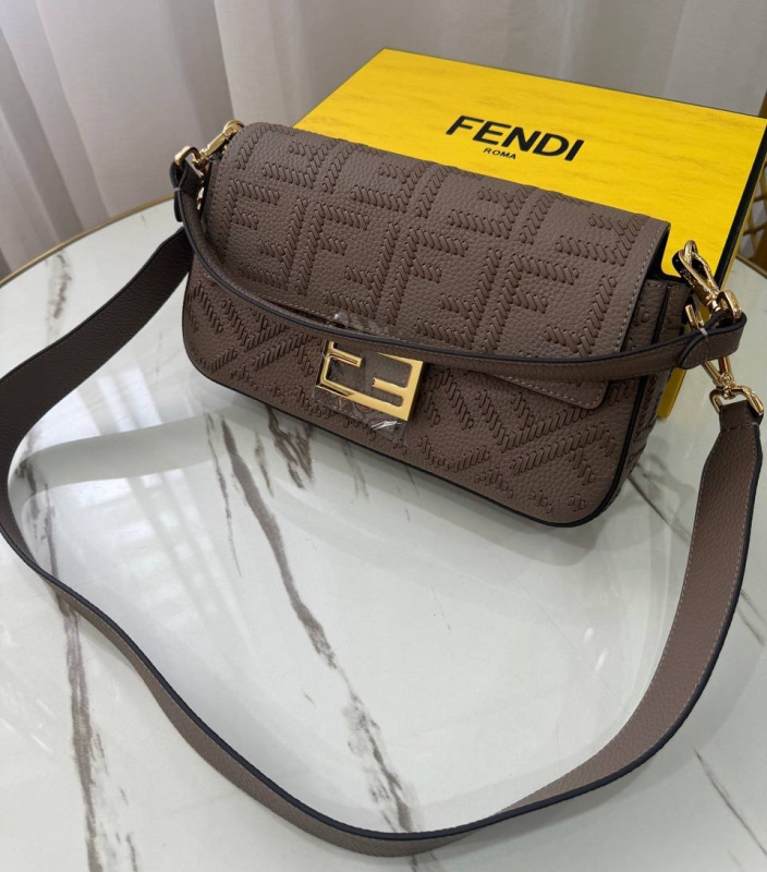 СУМКА FENDI BAGUETTE фото