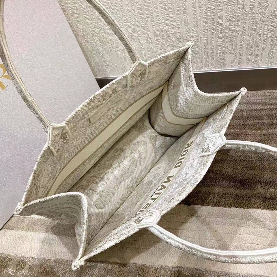 СУМКА CHRISTIAN DIOR BOOK 41 детальное фото