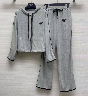 КОСТЮМ PRADA фото