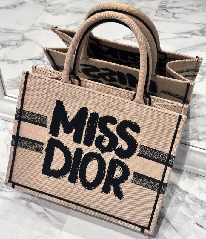 СУМКА CHRISTIAN DIOR BOOK фото