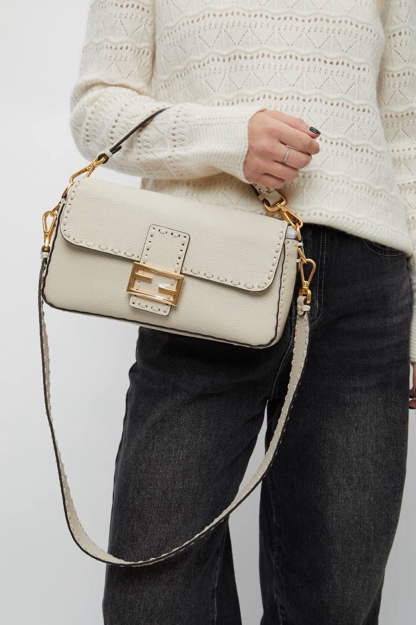 СУМКА FENDI BAGUETTE детальное фото