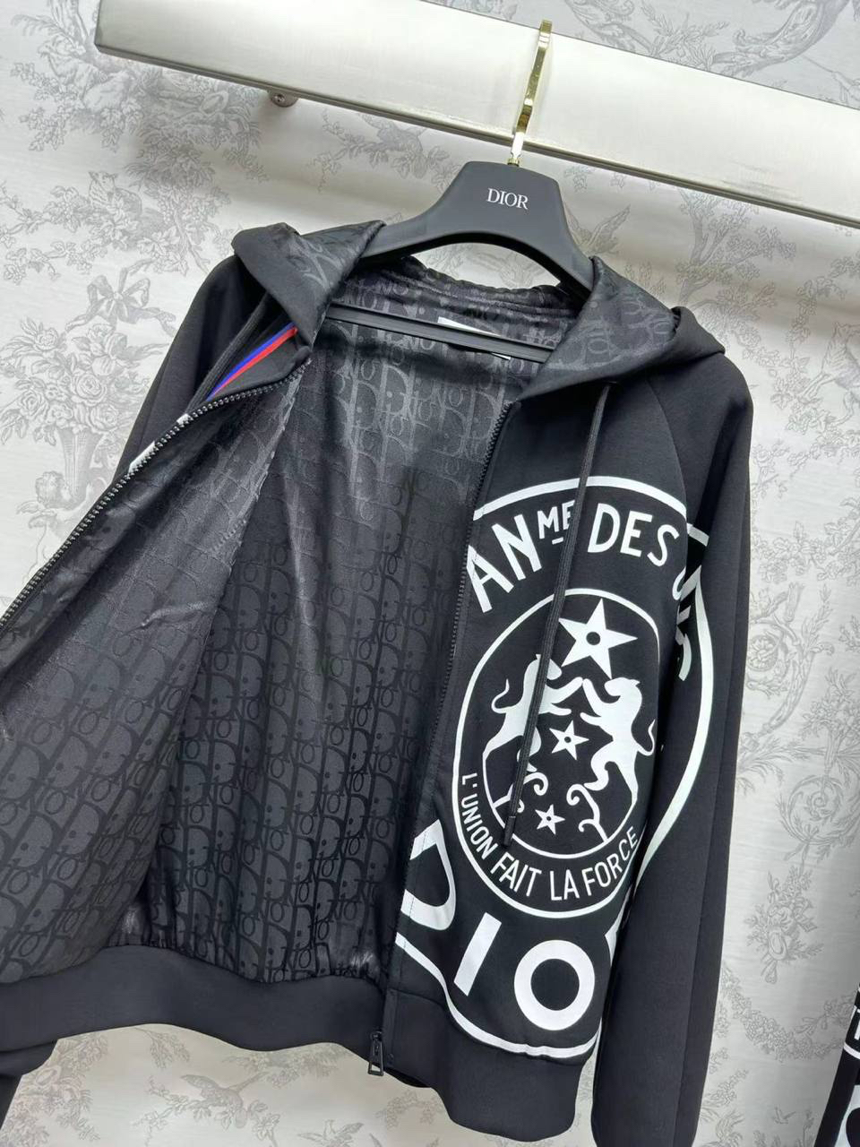 КОСТЮМ CHRISTIAN DIOR детальное фото