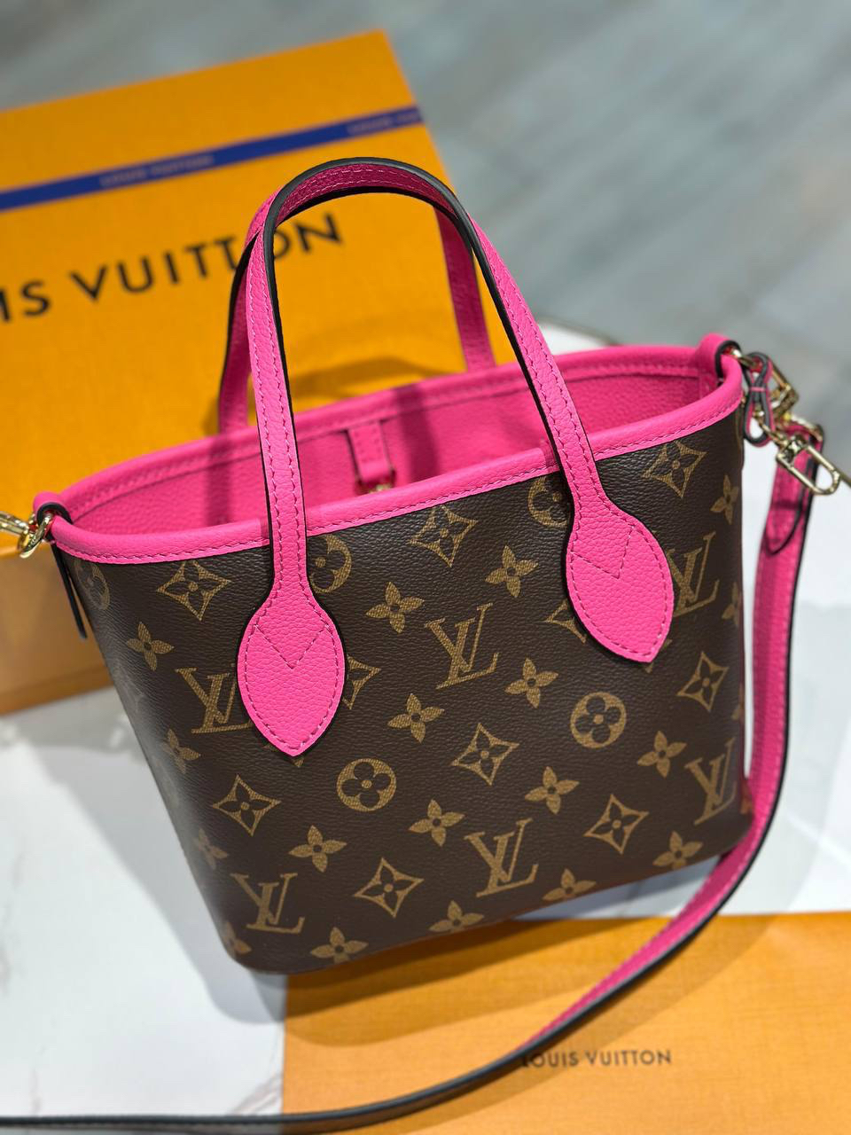 СУМКА LOUIS VUITTON NEVERFULL детальное фото