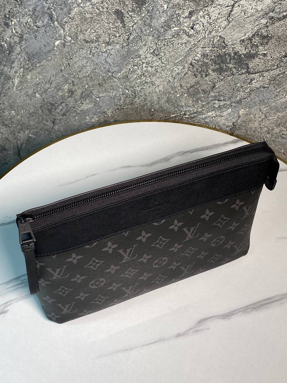 МУЖСКОЙ КЛАТЧ LOUIS VUITTON детальное фото