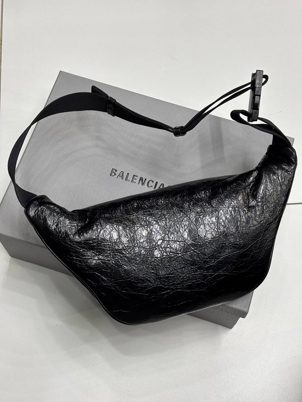МУЖСКАЯ СУМКА СЛИНГ BALENCIAGA детальное фото