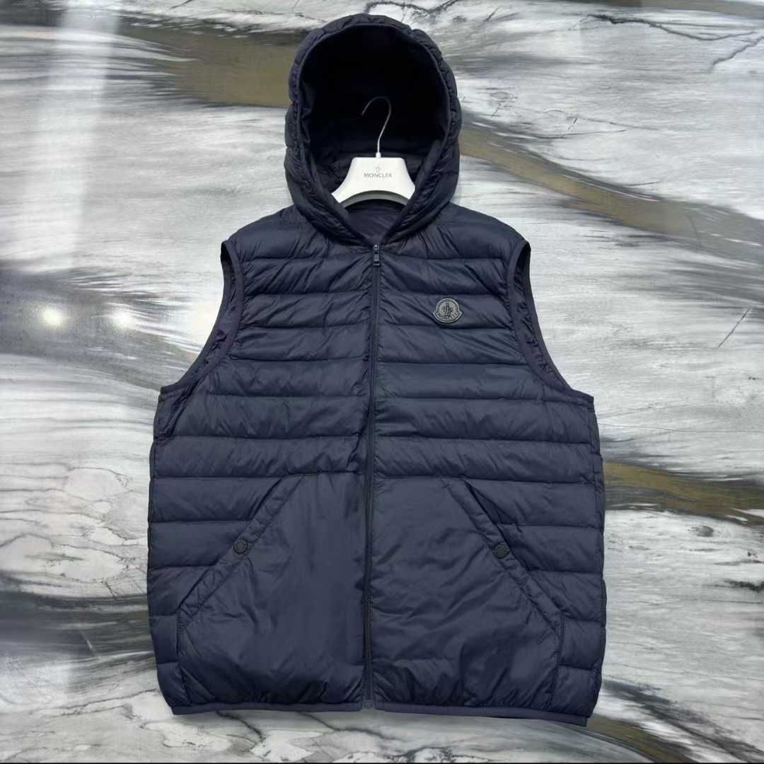 МУЖСКАЯ КУРТКА MONCLER детальное фото