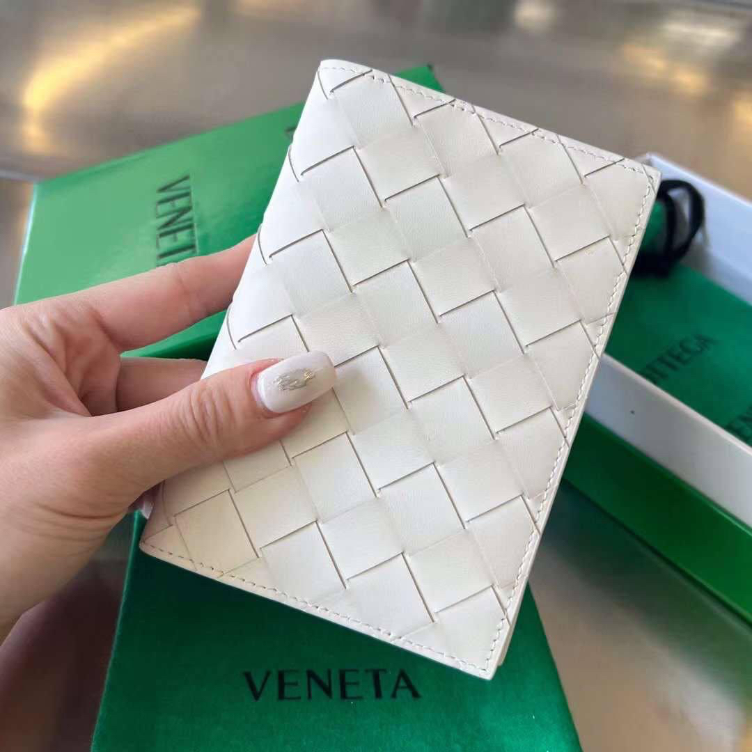 МУЖСКАЯ ОБЛОЖКА НА ПАСПОРТ BOTTEGA VENETA детальное фото
