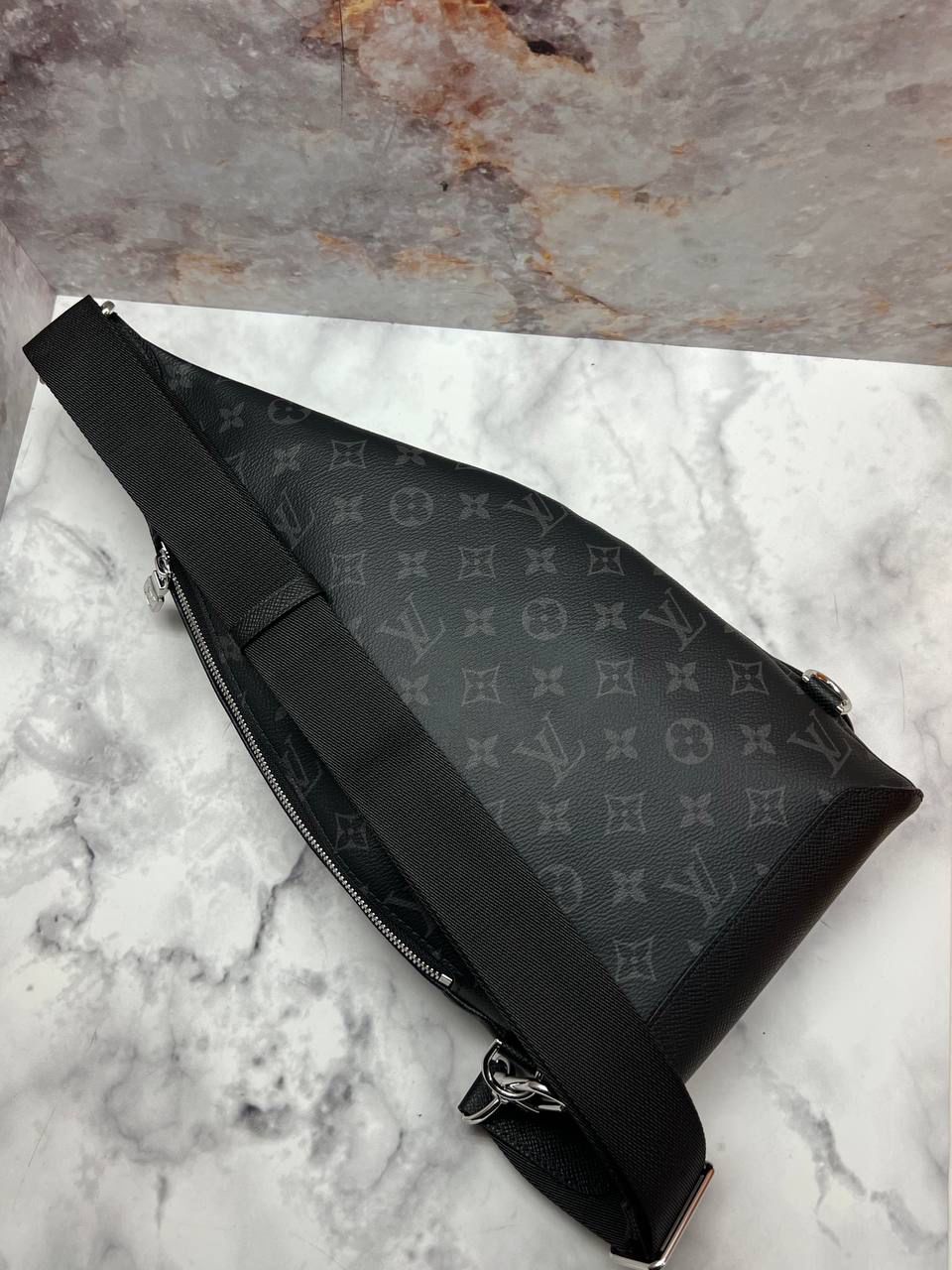 МУЖСКАЯ СУМКА СЛИНГ LOUIS VUITTON детальное фото