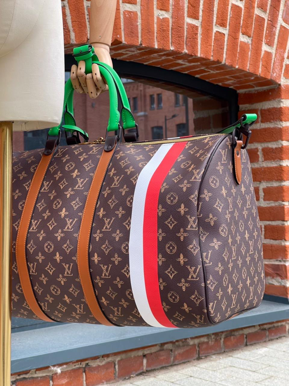ДОРОЖНАЯ СУМКА LOUIS VUITTON детальное фото