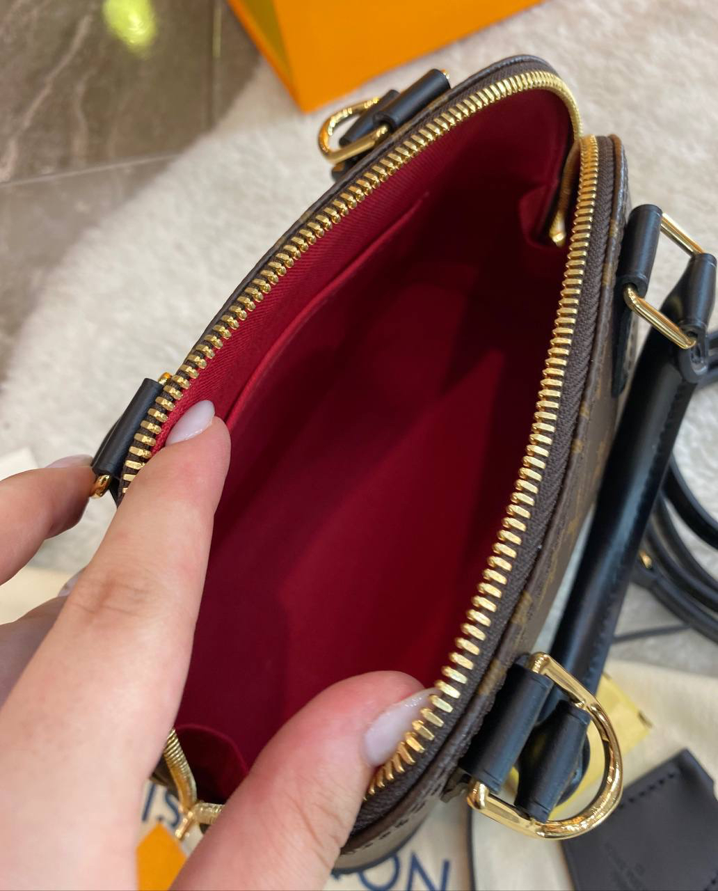 СУМКА LOUIS VUITTON ALMA BB детальное фото
