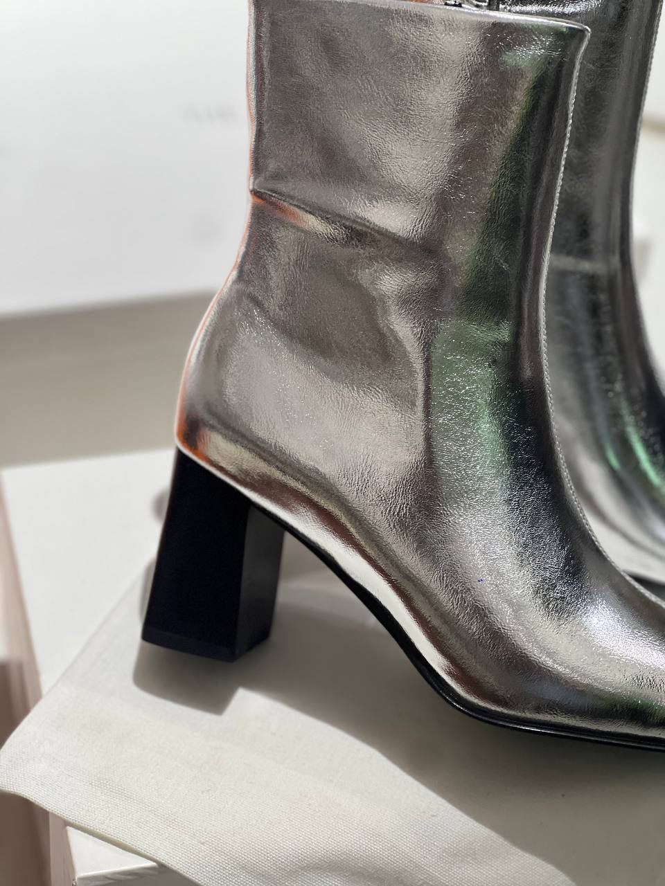 БОТИЛЬОНЫ THE ROW детальное фото