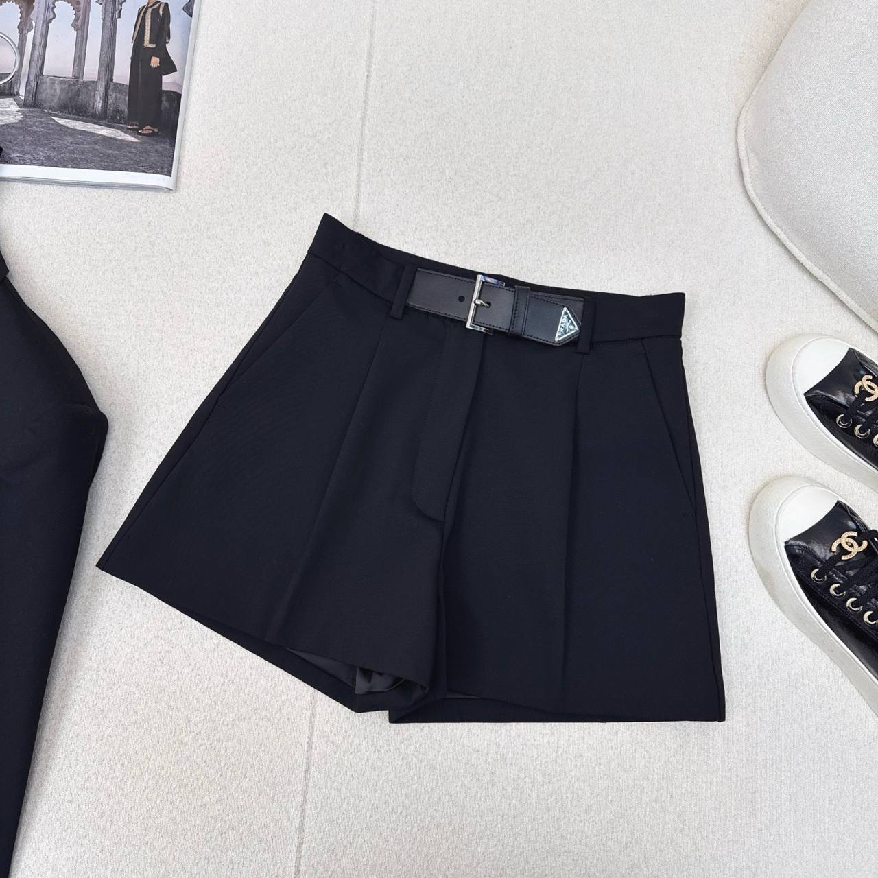 КОСТЮМ PRADA детальное фото