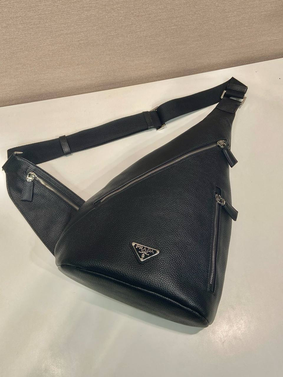 МУЖСКАЯ СУМКА СЛИНГ LOUIS VUITTON детальное фото