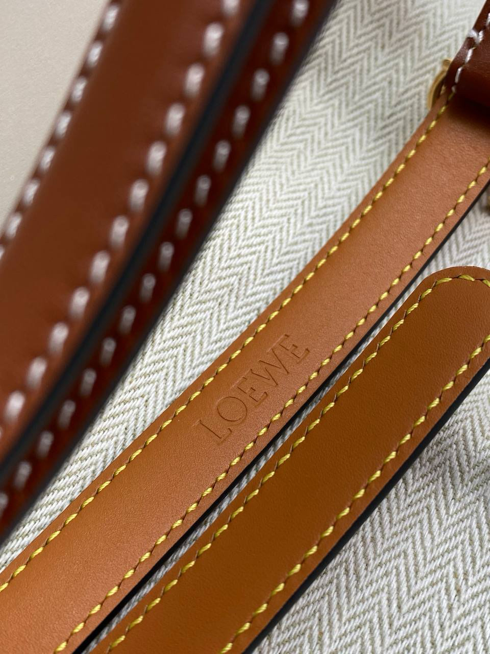 ЖЕНСКИЙ РЕМЕНЬ LOEWE детальное фото