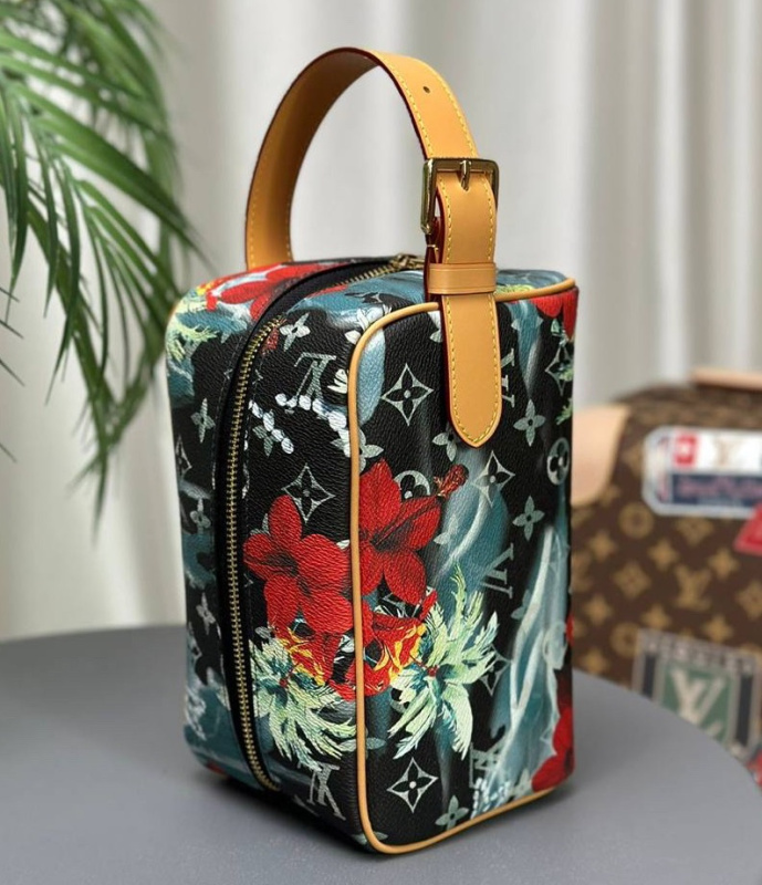 НЕСЕССЕР КОСМЕТИЧКА LOUIS VUITTON фото