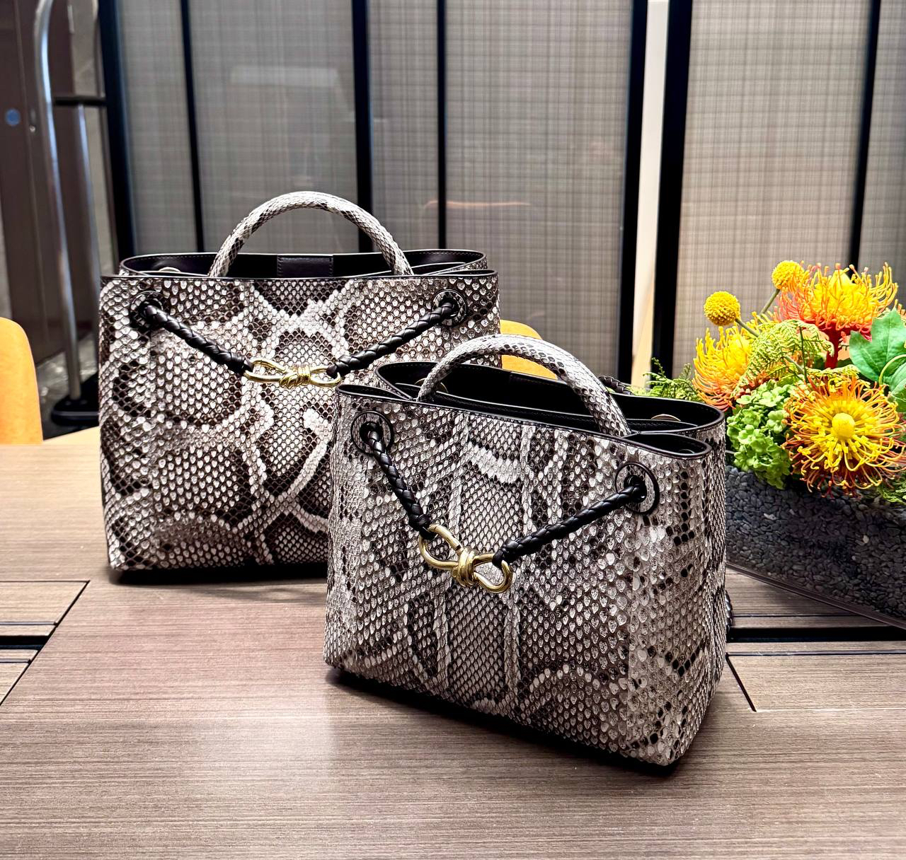 СУМКА BOTTEGA VENETA ANDIAMO SHOULDER BAG PYTHON детальное фото