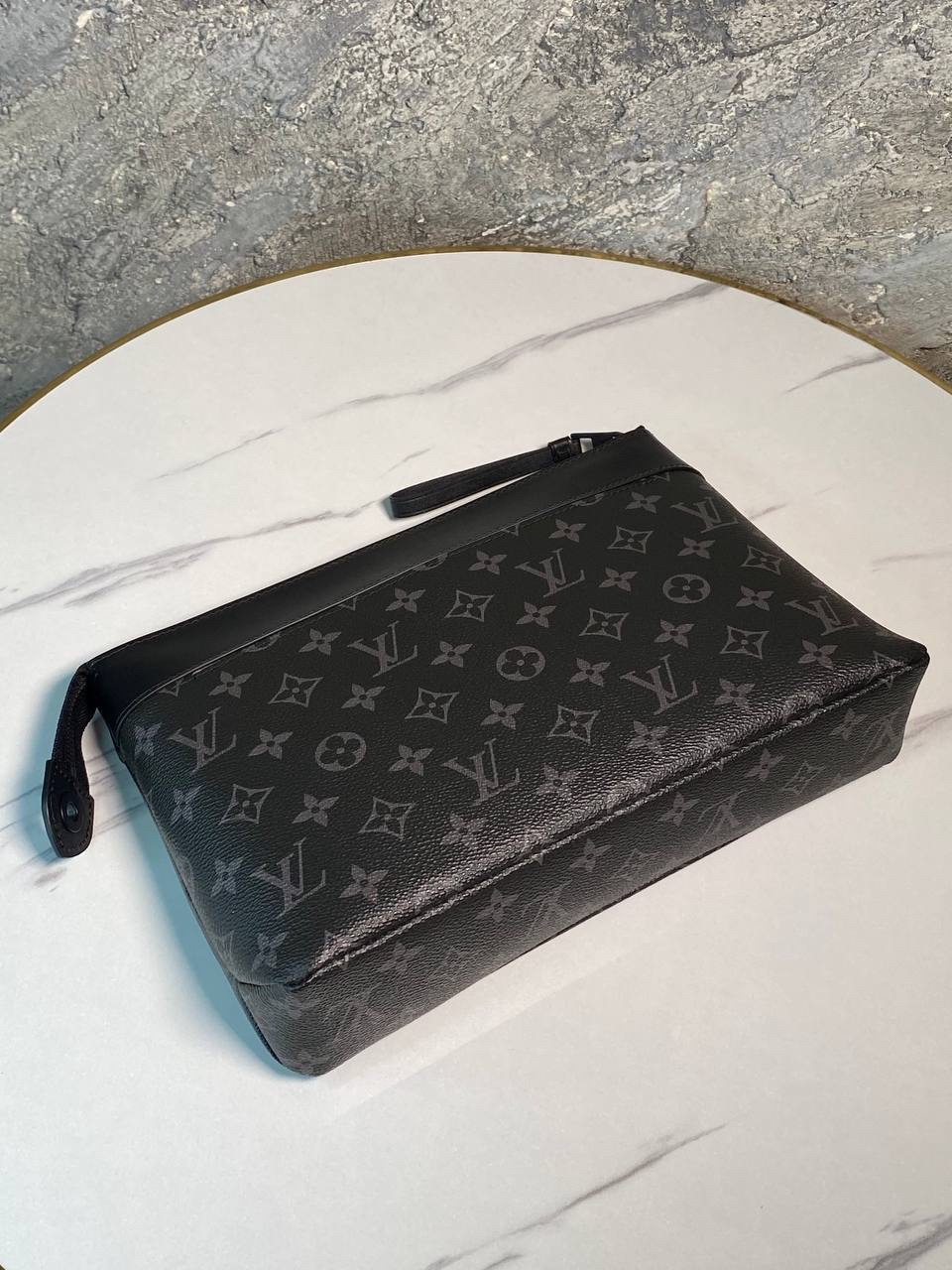 МУЖСКОЙ КЛАТЧ LOUIS VUITTON детальное фото